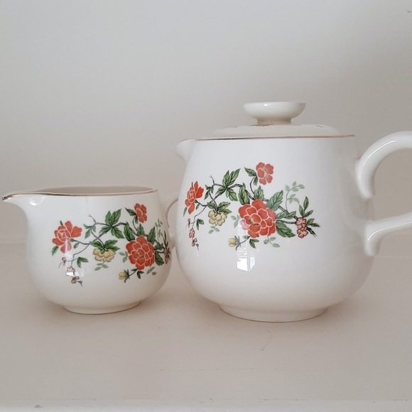 VTG TEAPOT AND CREAMER SET - Picture 1 of 15